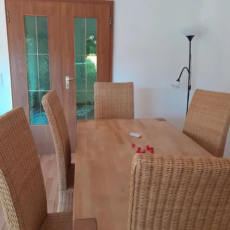 Alte Mit Terrasse * باد شونبورن